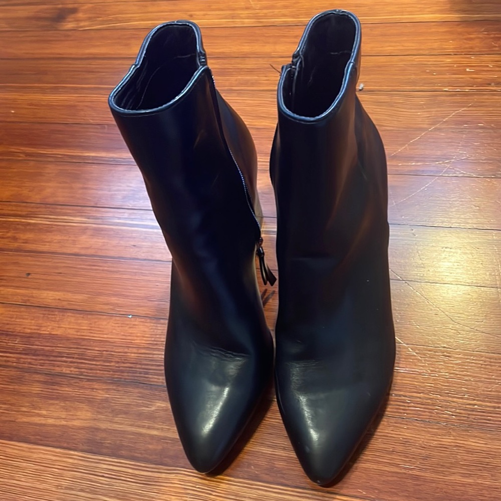 Black booties with block heel